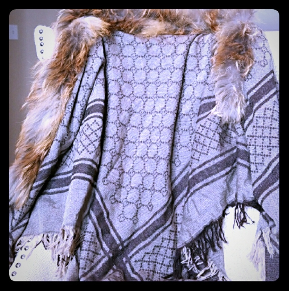 Gucci Fox Fur Cashmere Scarf